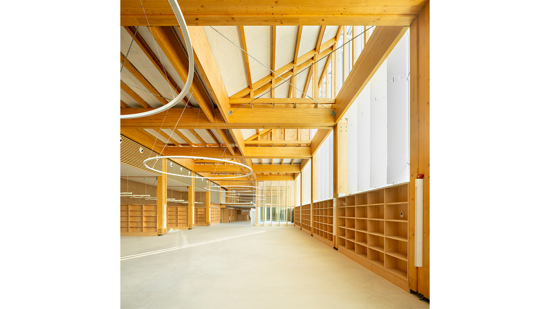 Bioclimatic architecture with wooden interior and CLT structure at the Francisco Umbral Library in Madrid