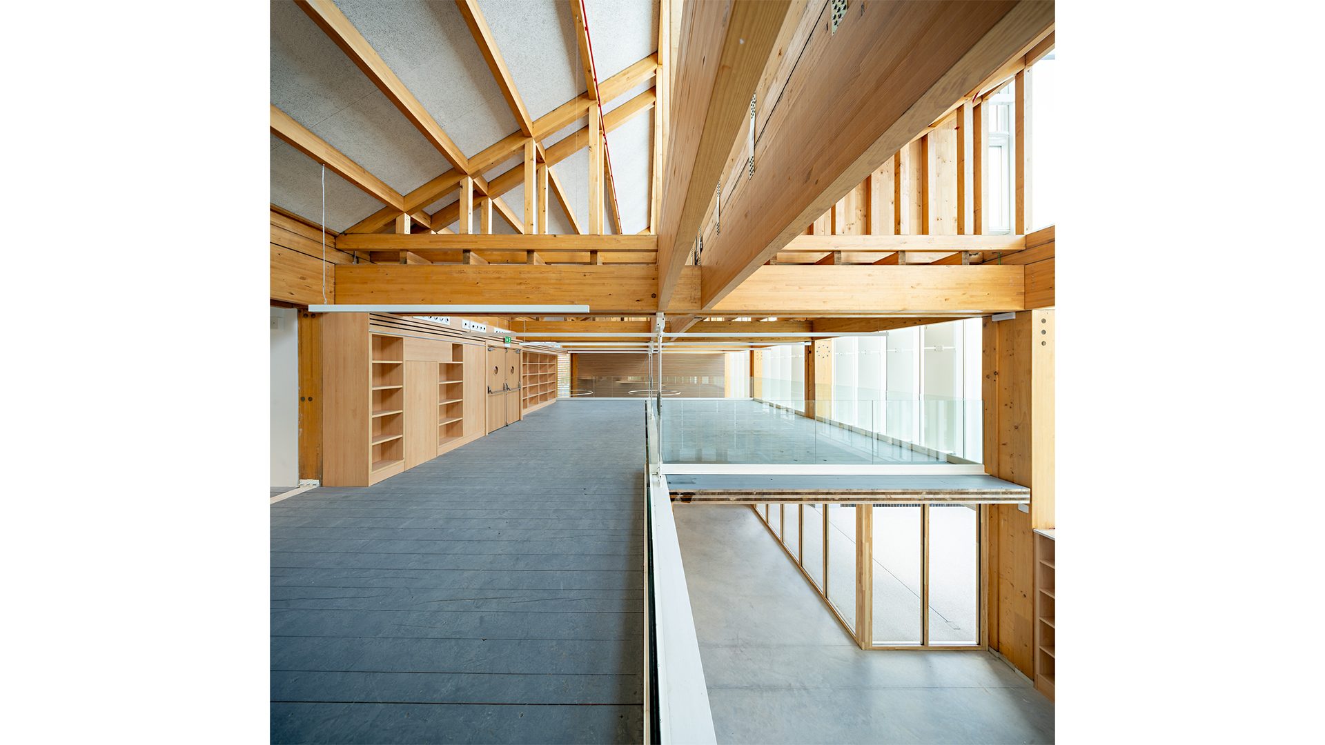 Bioclimatic architecture with wooden interior and CLT structure at the Francisco Umbral Library in Madrid